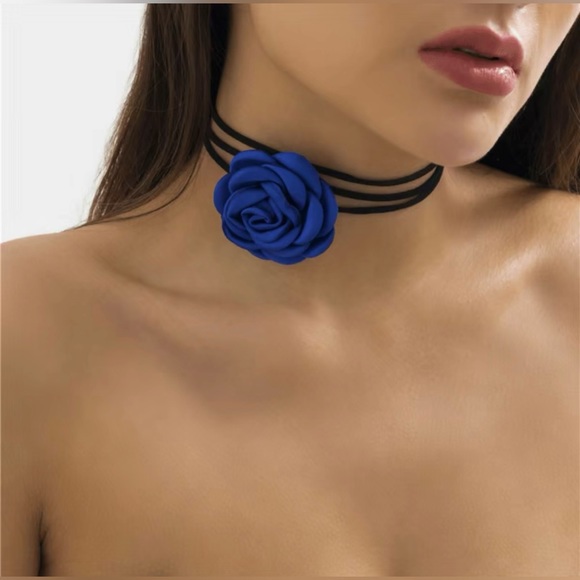 Jane Chic Designs Rose Cameo - Picture 2 of 4